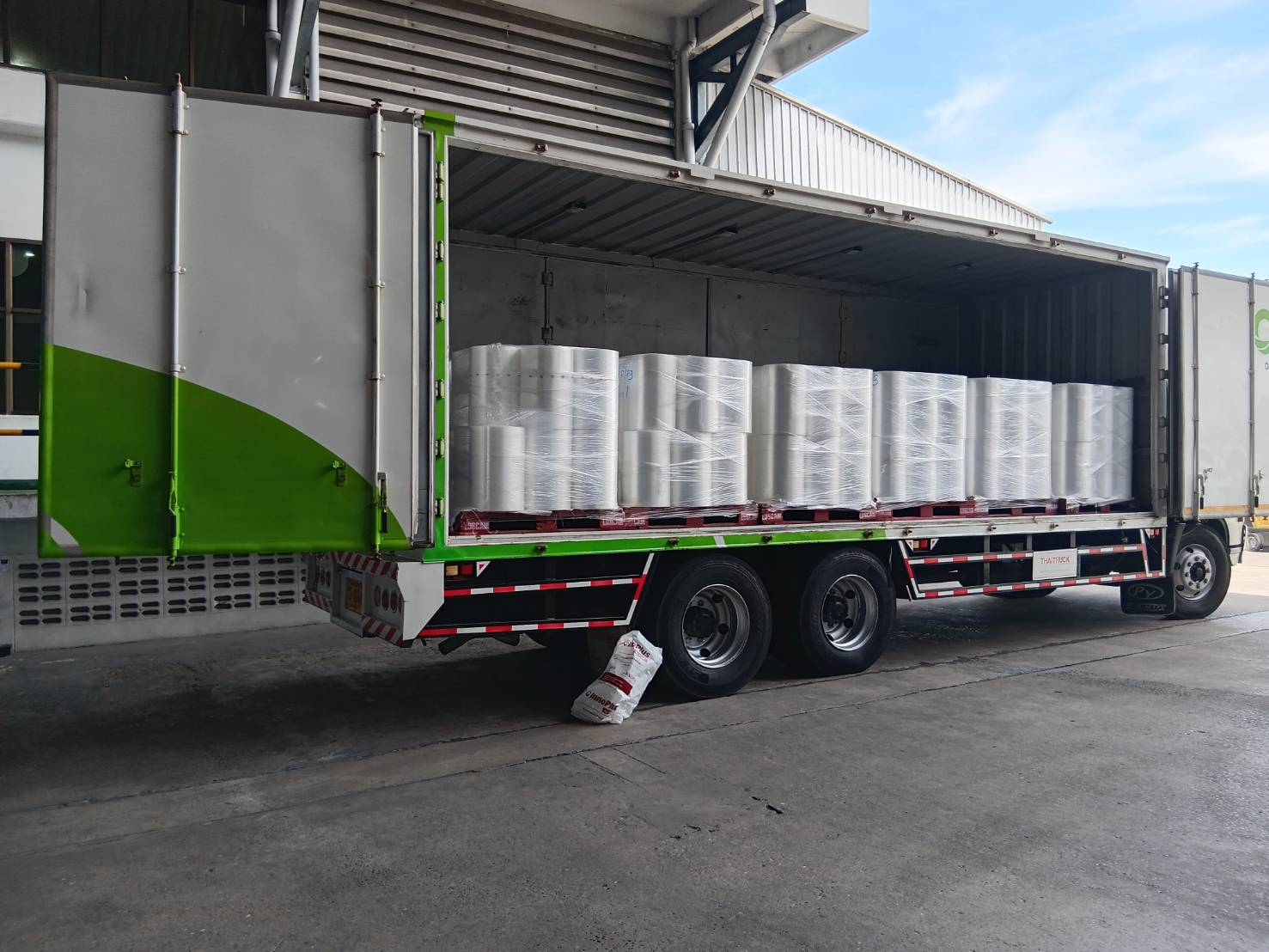 รถ 10 ล้อ ขนาด บรรทุก 6.5-14 ตัน - บริการขนส่งสินค้า OMYAI TRANSPORT